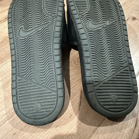 Pink and black slides - Picture 8 of 8